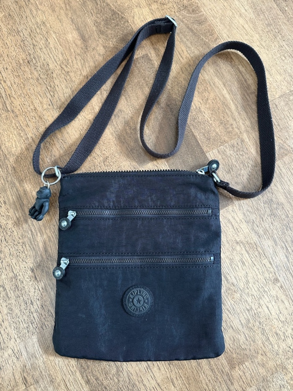 Kipling Live.Light black zippered bag w/adjustable strap, exc condition